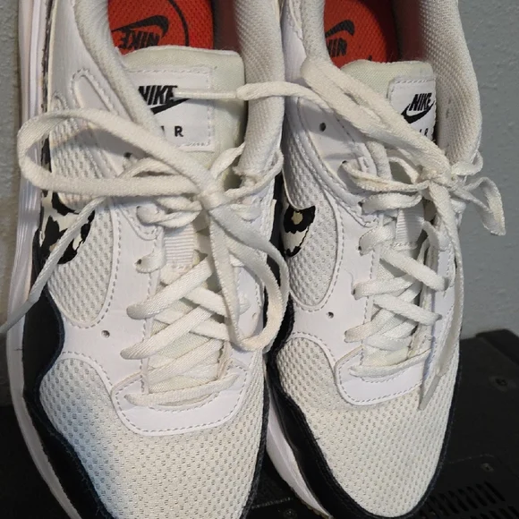 Nike Women's White and Black Sneakers with Animal Print - Picture 6 of 9